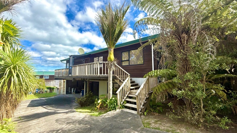 34 Roberts Road, Glenfield, Auckland - Carousel 1