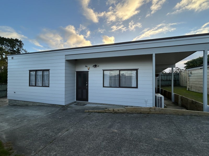 11 Moxham Grove, Massey, Auckland - Carousel 15