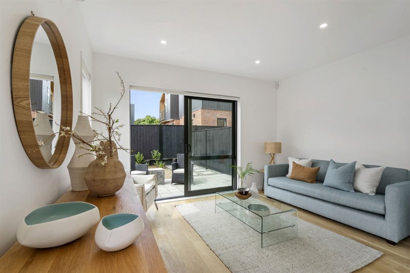 1C Lowe Street, Belmont, Auckland - Carousel 1