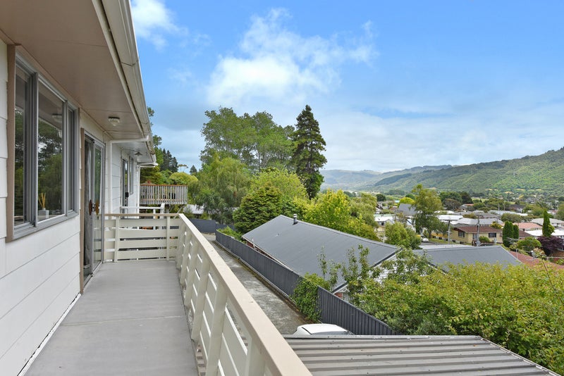 2/22 Hillside Drive, Maoribank, Upper Hutt - Carousel 1