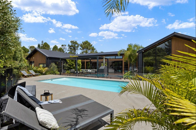 1237 East Coast Road, Albany - Carousel 2