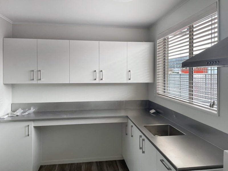 6A Flock Grove, Fairfield, Lower Hutt - Carousel 1