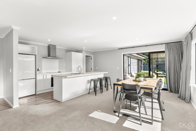 7 Te Awa Rere Grove, Stokes Valley, Lower Hutt - Carousel 2