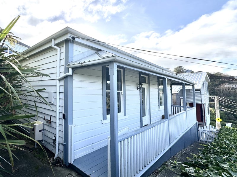 28 Mount Pleasant Road, Aro Valley, Wellington - Carousel 1