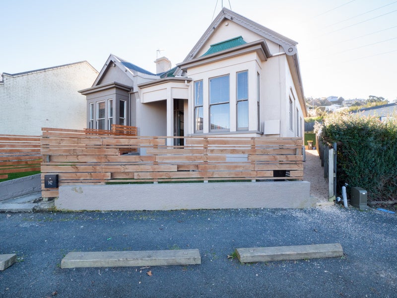 142 South Road, Caversham, Dunedin - Carousel 1