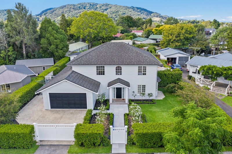 4 Hyde Road, Clevedon - Carousel 1