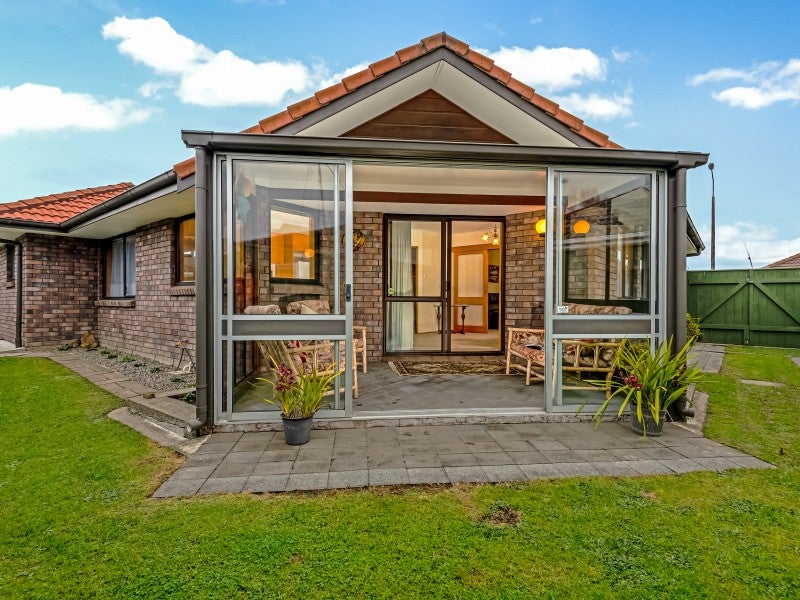 10 Seville Court, Terrace End, Palmerston North - Carousel 2