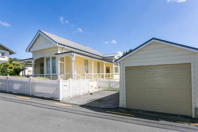 31 Cameron Road, Bluff Hill, Napier - Carousel 2