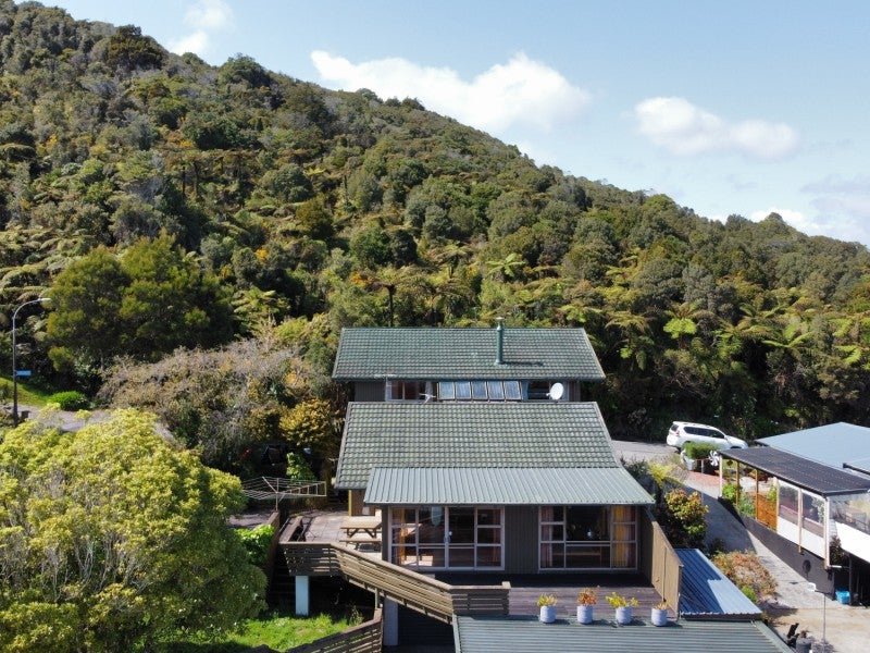 6 Hewlett Road, Karoro, Greymouth - Carousel 1