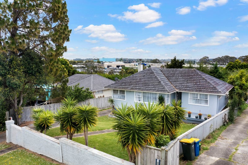 5 Thomas Rea Place, Te Atatu South, Auckland - Carousel 2