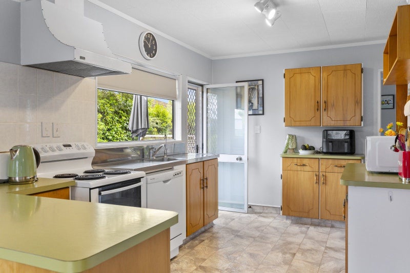 29 Arthur Crescent, Hilltop, Taupō - Carousel 2