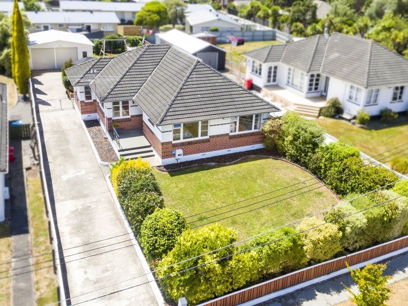 7 Raukawa Grove, Trentham, Upper Hutt - Carousel 1