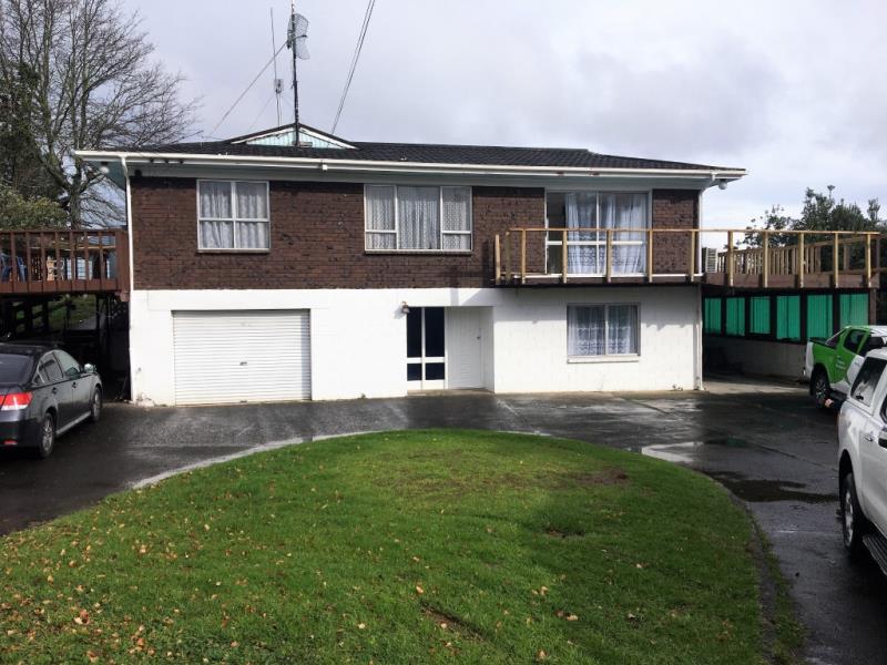 10 Quiet Street, Te Atatu South, Auckland - Carousel 1