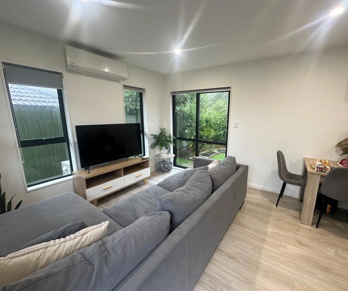 5 Wayne Francis Drive, East Tamaki, Auckland - Carousel 1