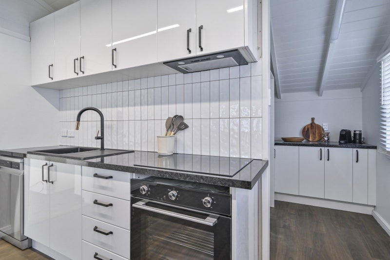 709 Queen Street West, Saint Leonards, Hastings - Carousel 2