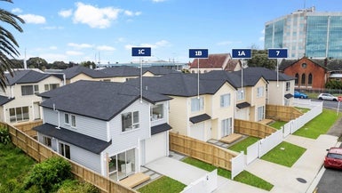 1C Tawaki Avenue, Takanini, Auckland - Carousel 1