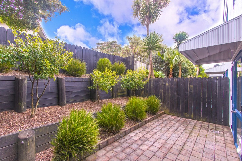 8/71 FERNHILL WAY, Oteha, Auckland - Carousel 16