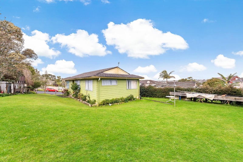 13 Kemp Road, Massey, Auckland - Carousel 1