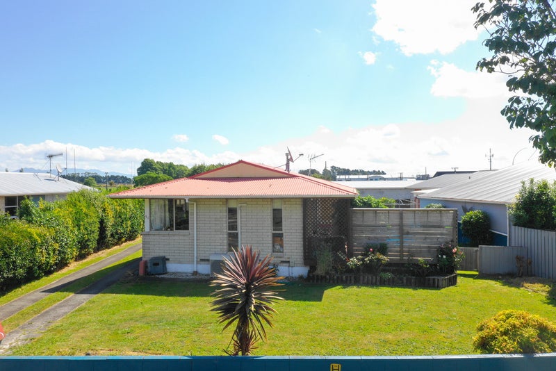 51 Rhonda Avenue, Deanwell, Hamilton - Carousel 1