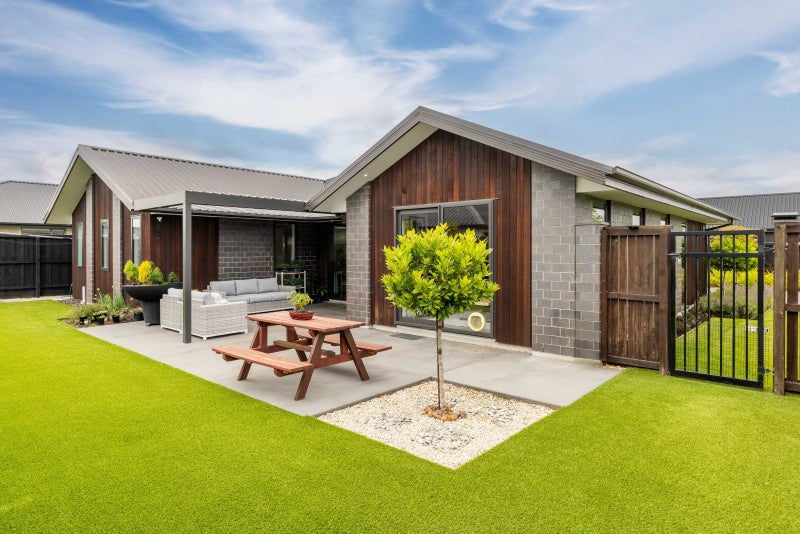 3 Walter Case Drive, Casebrook, Christchurch - Carousel 1