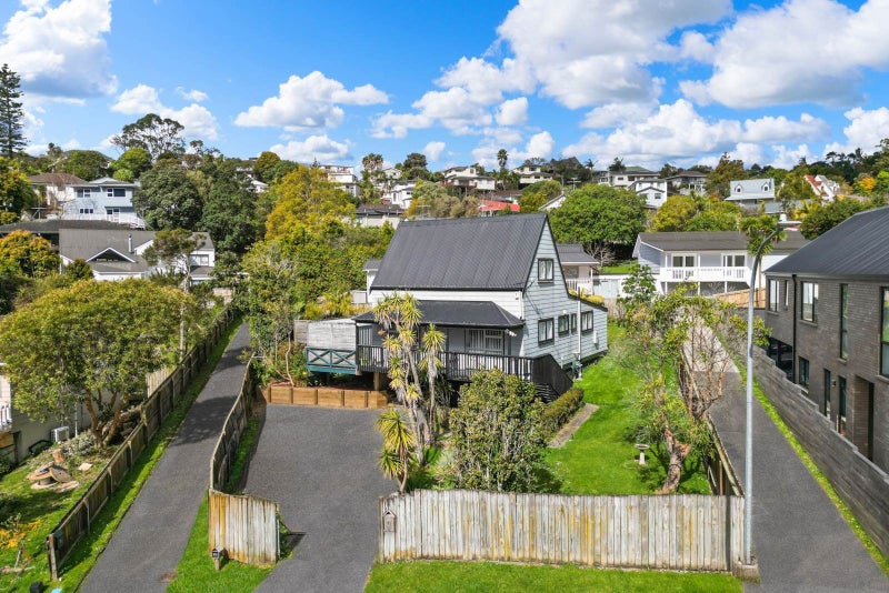 97 Oaktree Avenue, Browns Bay, Auckland - Carousel 2
