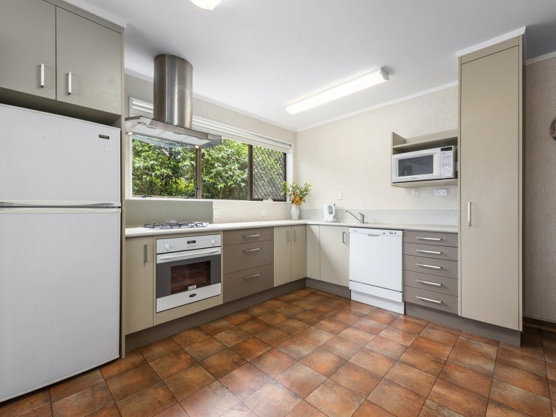 12 Dakota Grove, Totara Park, Upper Hutt - Carousel 2