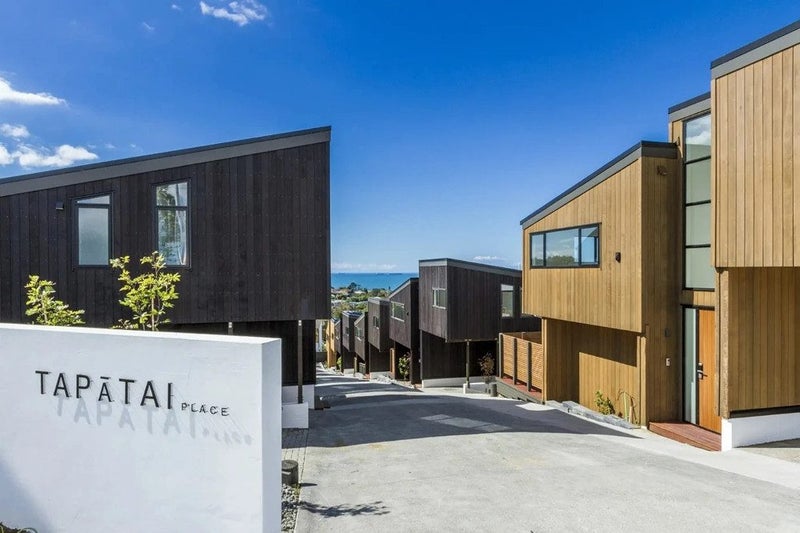 5 Tapatai Place, Castor Bay, Auckland - Carousel 2