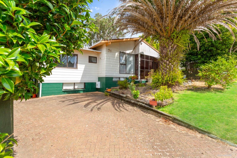 18 Deverell Place, Northcross, Auckland - Carousel 1