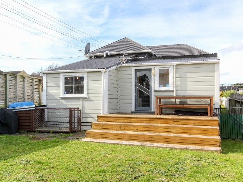 2 Kingwell Street, Moturoa, New Plymouth - Carousel 20