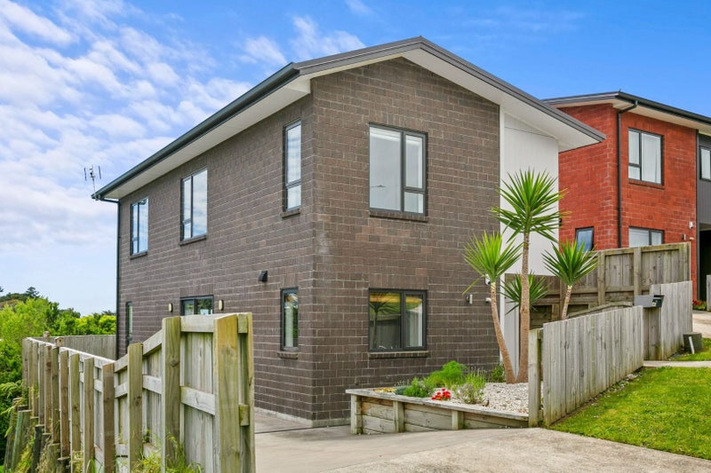 7 Pukeori Street, Marfell, New Plymouth - Carousel 1