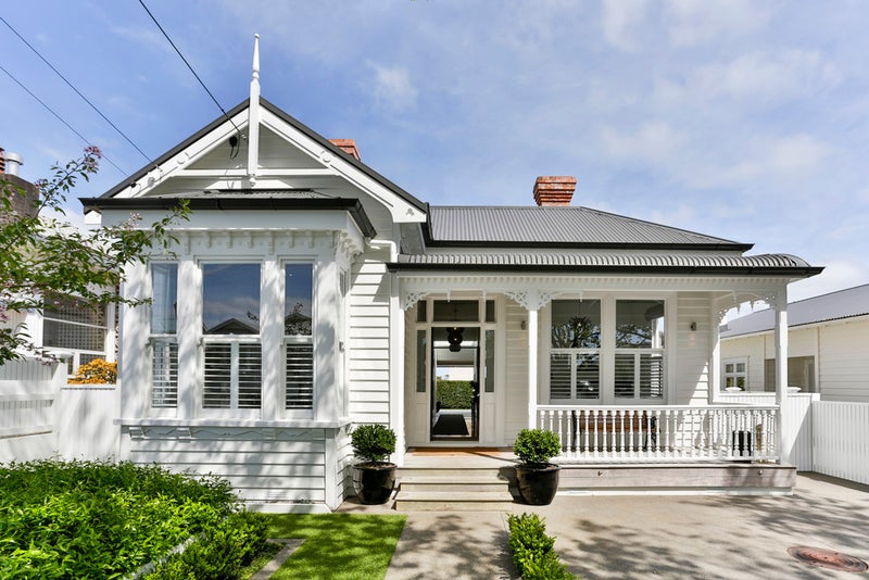 12 Herne Bay Road, Herne Bay, Auckland - Carousel 1