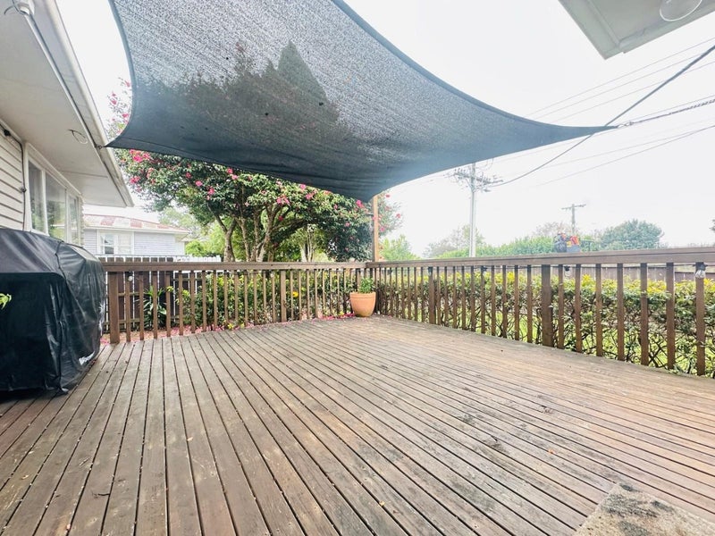 25 Larnoch Road, Henderson, Auckland - Carousel 16