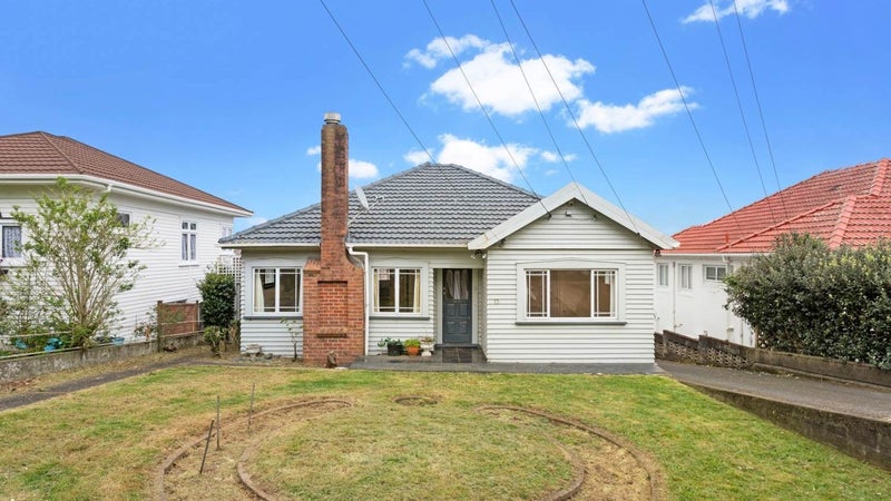 15 Hayr Road, Three Kings, Auckland - Carousel 1