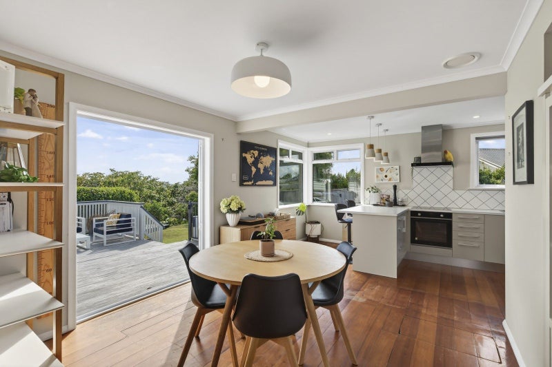 10 Holford Street, Westown, New Plymouth - Carousel 2