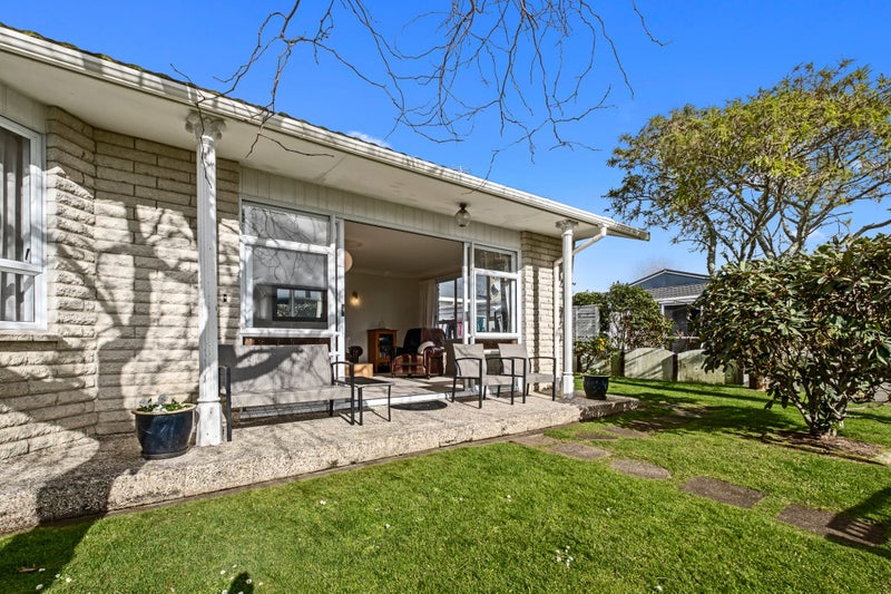 2A Kauri Street, Merrilands, New Plymouth - Carousel 2