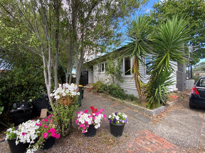 1/66 Buscomb Avenue, Henderson, Auckland - Carousel 2