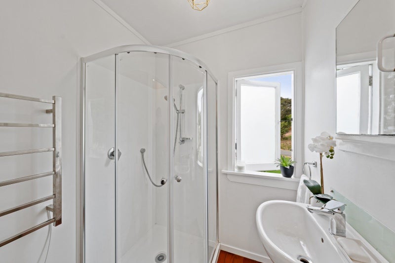 13 Kennedy Road, Surfdale, Waiheke Island - Carousel 14