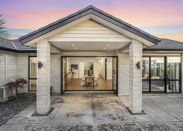3 Mataroa Crescent, Flagstaff, Hamilton - Carousel 1