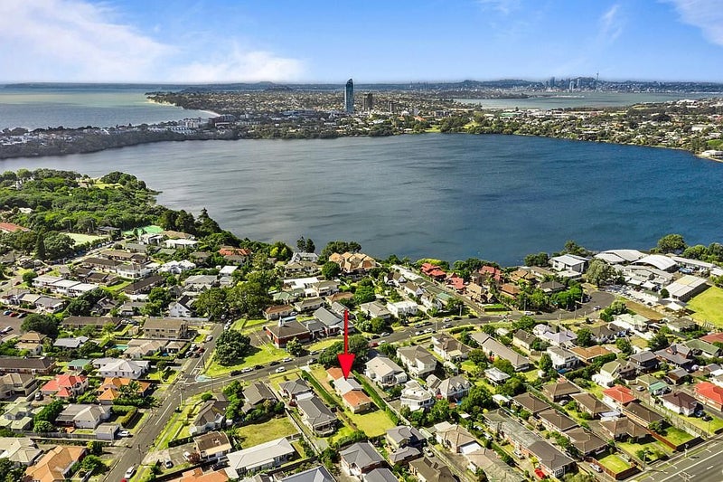 2/5 Otakau Road, Milford, Auckland - Carousel 12