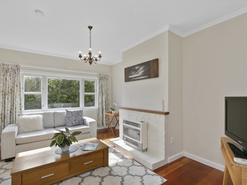 16 Hathaway Avenue, Karori, Wellington - Carousel 2