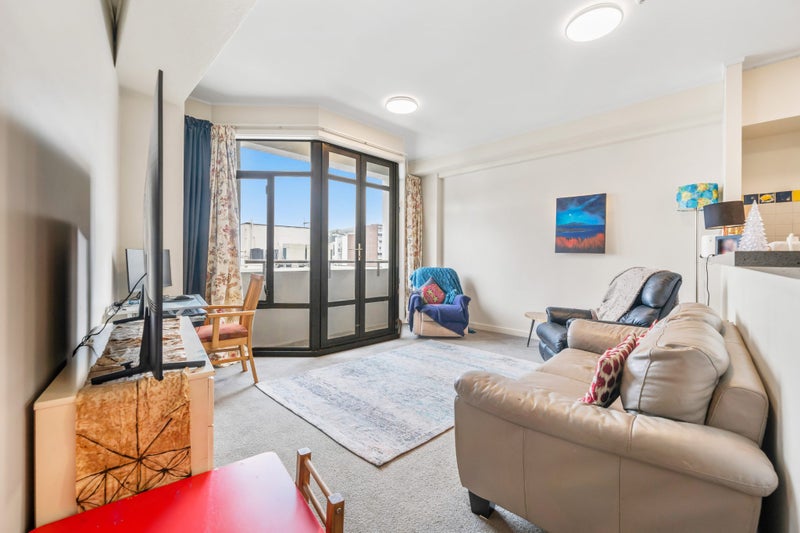 5C/16 Kent Terrace, Mount Victoria, Wellington - Carousel 1