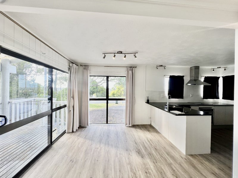 1/260 Sunset Road, Windsor Park, Auckland - Carousel 1