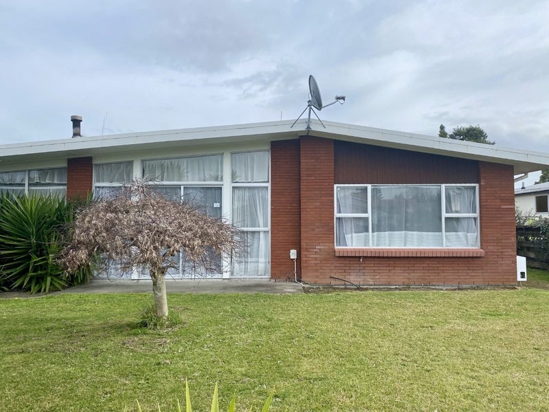 13 Bernard Street, Chedworth, Hamilton - Carousel 1