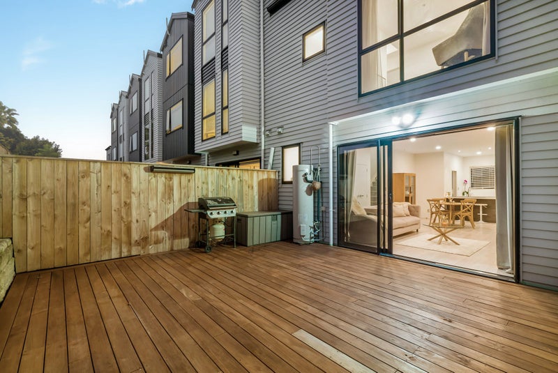 5 Waru Lane, Te Atatu Peninsula, Auckland - Carousel 2