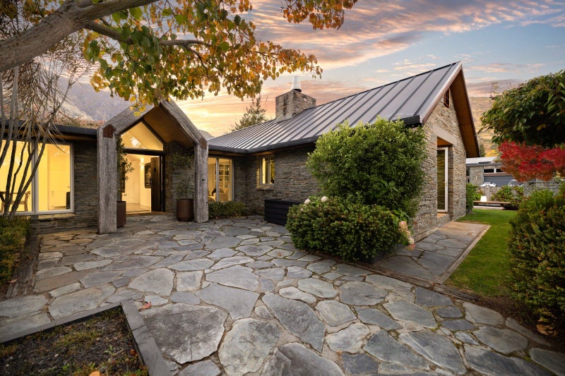 12 Amber Close, Arthurs Point, Queenstown - Carousel 1