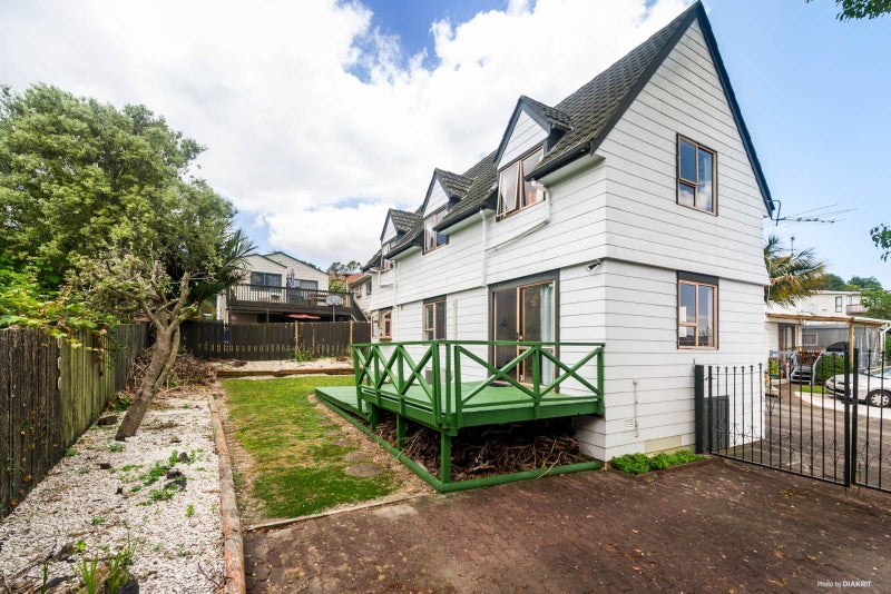 2/8 Sentosa Place, Clover Park, Auckland - Carousel 1