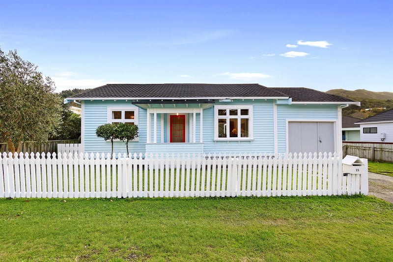 25 Findlay Street, Tawa, Wellington - Carousel 1