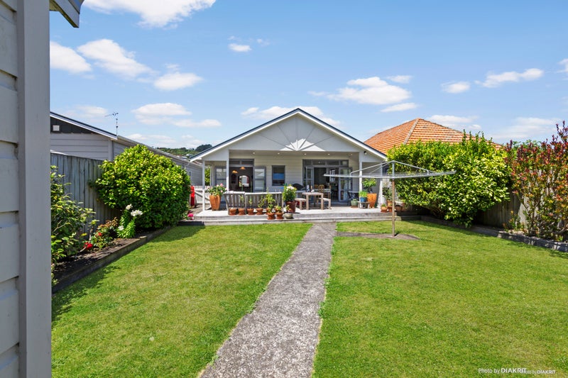 288 The Parade, Island Bay, Wellington - Carousel 1