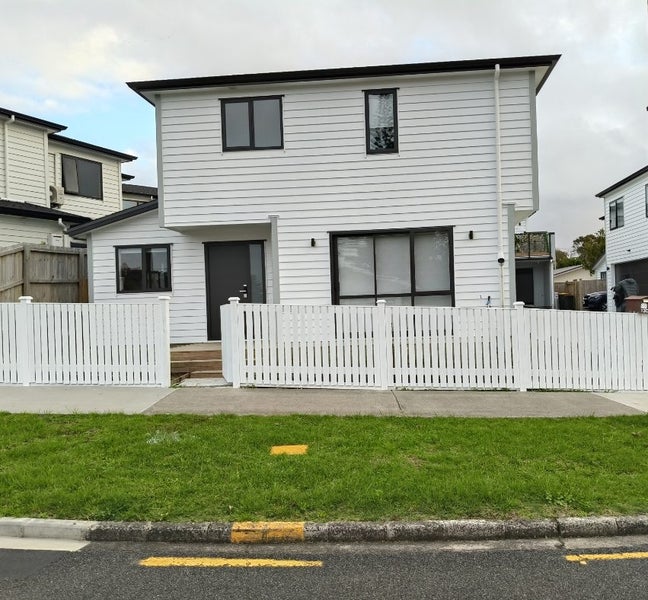 13E Windermere Crescent, Blockhouse Bay, Auckland - Carousel 2