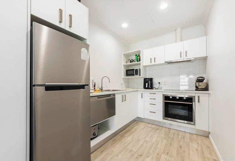 9J/1 Emily Place, Auckland Central, Auckland - Carousel 2